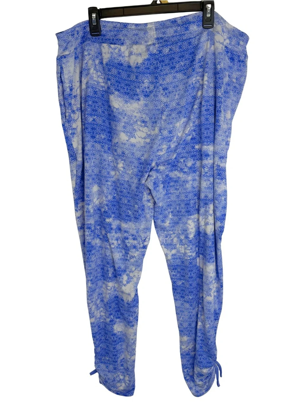 3/$20 Cuddl Duds Smart Comfort Blue and White Patterned Pajama Pants